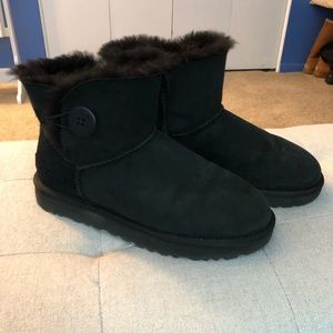 Ugg mini Bailey button boot sz 9